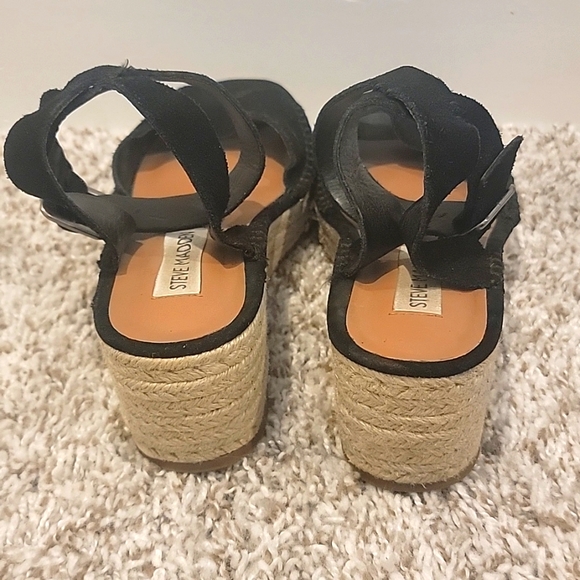 *** SOLD *** Steve Madden Black Wedges - Picture 2 of 2